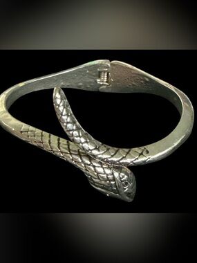 Vintage Silver Tone Hinged Serpent / Snake Cuff Bracelet⁠